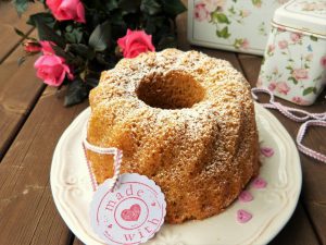 small fancy Bunt Cake